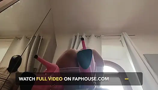 Mükemmel poposlu MILF vaginat görüşüyle sikişmiş