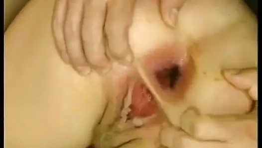 Remaja pirang mengisap kontol besar sebelum pantatnya disetubuhi