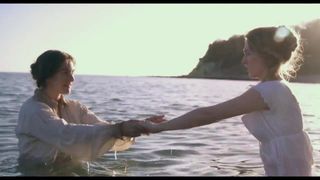 Saoirse Ronan und Kate Winslet in verschiedenen lesbischen Sexszenen