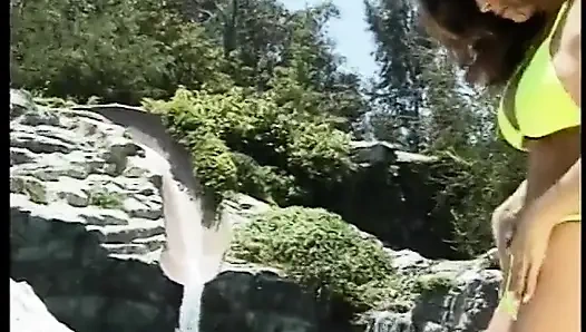 Brunette Loves to Have Her Pussy Eaten Before Fucking Outdoor