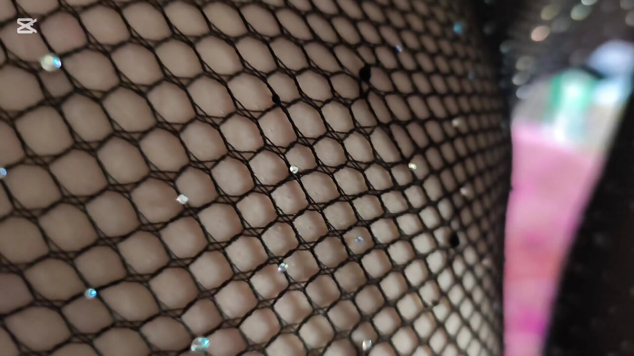 Bardzo puszczalska milf kobieta, daję jej dobry kutas, kończąc wypełniając usta spermą