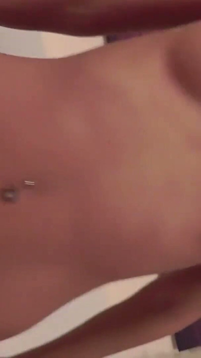 Chica sexy engaña a su novio y folla por un creampie | Clip 1