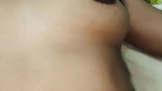 Bugün kocam beni arkadaşı tarafından sikiyor