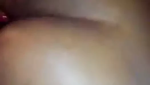 Oradaki şişko, sikilebilir bir eşek.