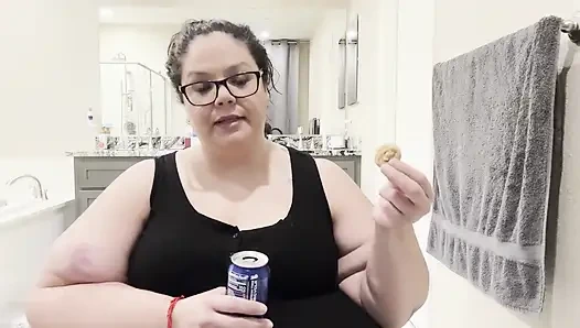 Plump Paradise: Snack N Chat