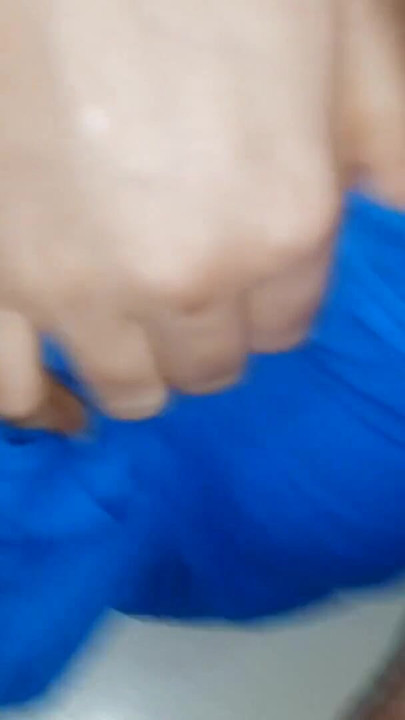 Ikonický okamžik z "Indické sexy bhabhi a sexy švagr šukání, zatímco manžel jde do kanceláře, plný hardcore sex"