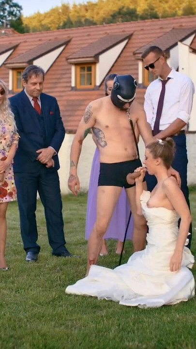 BRIDE4K. 섹시한 금발 신부와의 결혼식 의식 섹스, 도깅과 왁스 플레이 | 흑인 대물 자지와 섹스하는 흑인 대물