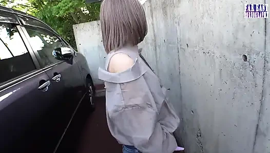 Stream Journey als schlanke Schönheit meistert den nervenkitzel des stehens im freien teil.2