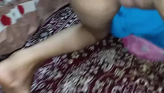 Seksi niharika yenge sert amcık seksi yapıyor