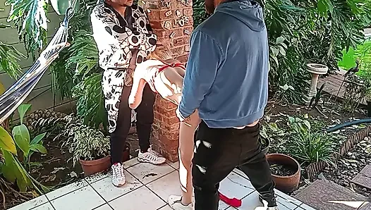 Cewek rambut pirang lagi asik nikmatin kontol