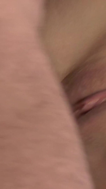 Zaobljena MILF želi svu spermu na svojoj uništenoj pički