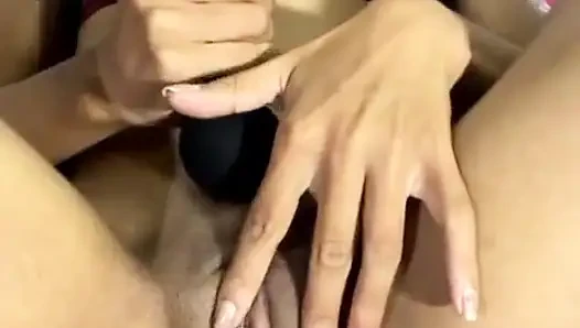 Genç Hintli kedicik karım amına masaj yapıyor ve lovense full horney ile götüne ürküyor