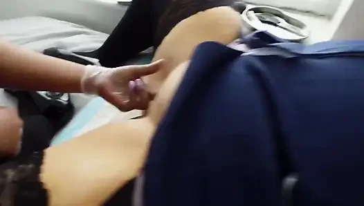 Hemşire tatilde lezbiyen arkadaşını test ediyor