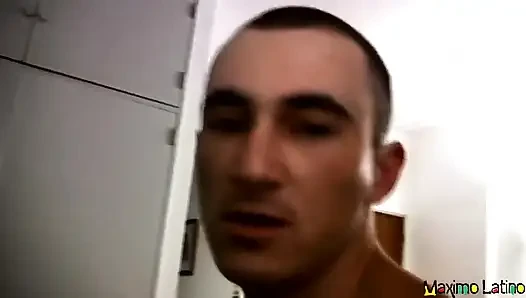 Sünnetsiz latin eşcinsel bronzlaşmış çizgiler akne götlü eşcinsel anal seks!