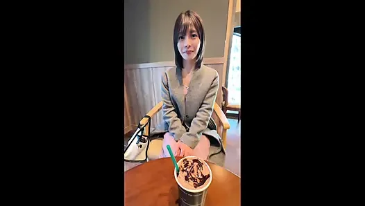 Bagian 1 "Tolong isi di belakang...!" Umi (29), wanita cantik yang langsing menikah dengan praktisi pribadi, nggak bisa menolak meskipun dia adalah wanita yang mesum!