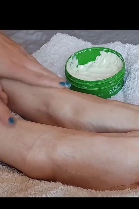 Foot Worhsip - Giving Myself a Foot Massage