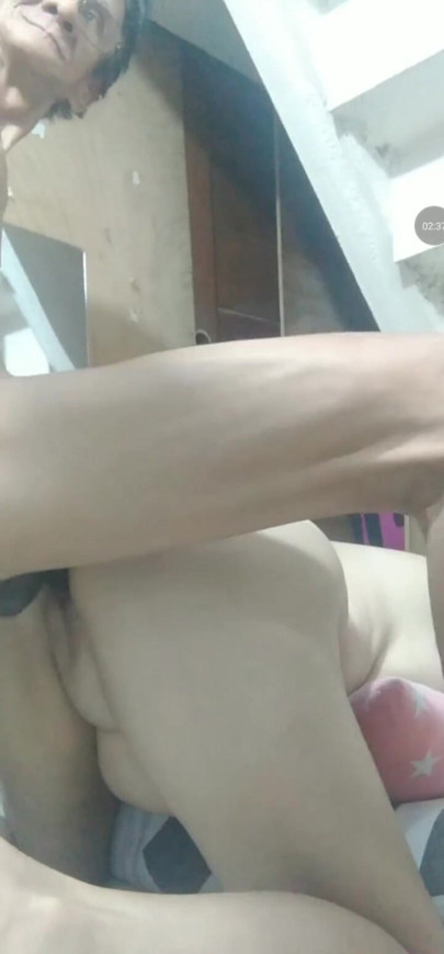 เสียงดังขึ้นเมื่อน้ําแตกบนหีเธอ คลิป 1