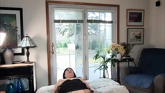 Behandelte mich und kaufte einen neuen analdildo. Sicher hat es genossen, es meinen arsch zu haben