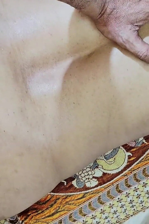 빨간 옷을 입은 인도 의붓오빠 따먹기