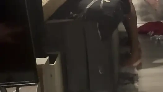 Üzgünüm genç kız büyük zenci yarağı karısının sıkı amını sikiyor