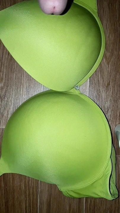 Cum on huge green bra 44DD