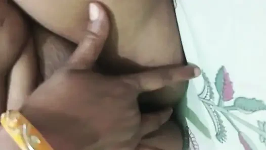 Desi Girl Fingering and Insert Her Finger and Squerting