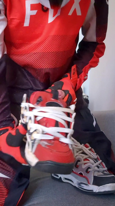 I Put on Mxgear and Fuck My Osiris Sneakers
