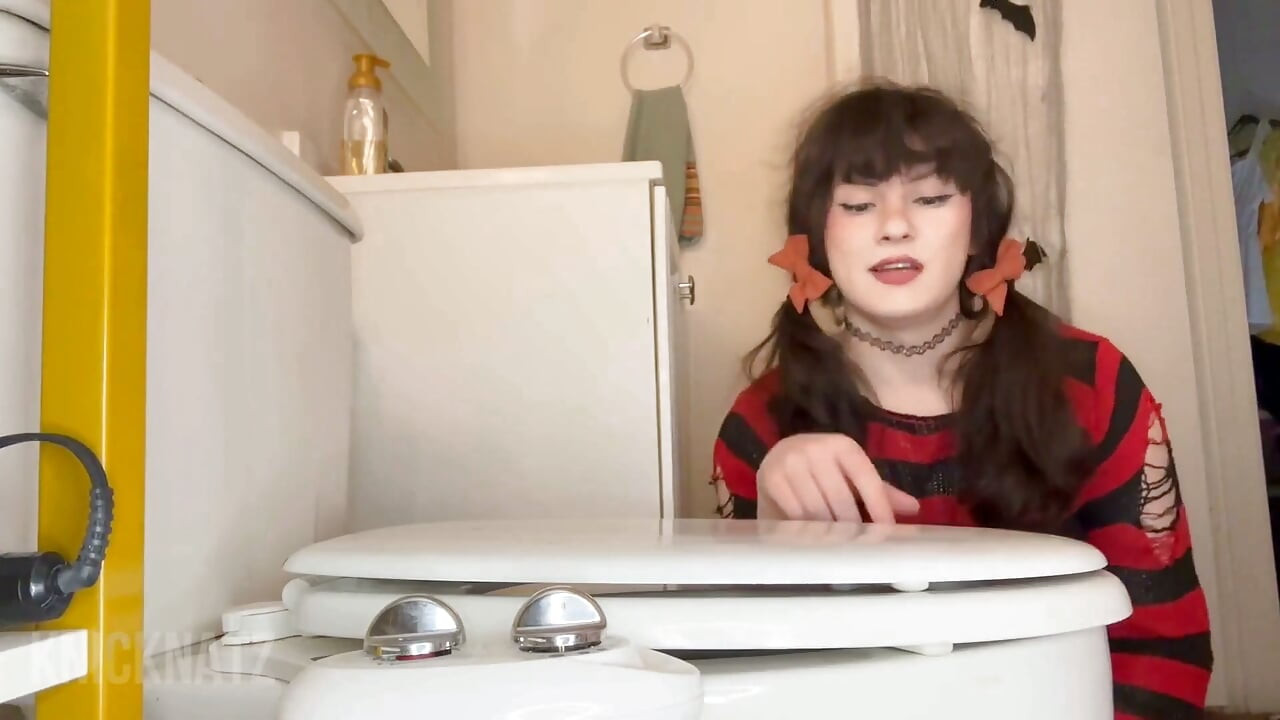 万圣节派对上的娘娘腔婊子的厕所