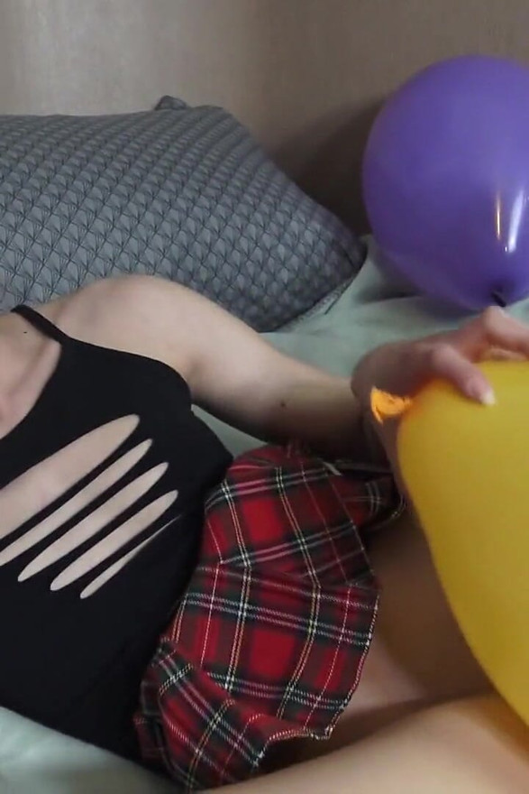 Naughty Teen Babe Ballon Fun!