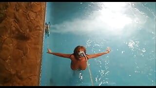 Slutty mils fucks herself and swimming in the pool