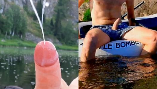 Hetero-Typ spritzt beim Rafting auf dem Fluss kräftig ab