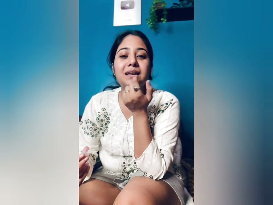 Desi 辣妹 Bhabhi 抓到她的小叔在家自慰，然後兩人一起做愛，帶有淫蕩對話的 Hindi 性愛影片