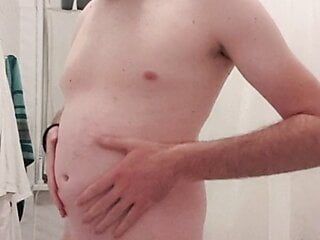 Extrem lång anal dildo insättning djup dusch lavemang fet mage inflation