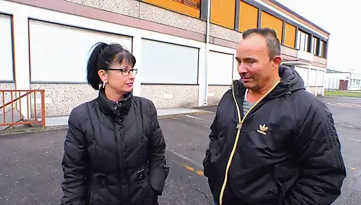 İri göğüslü orta yaşlı seksi kadınlar arabada sikiliyor tam derleme