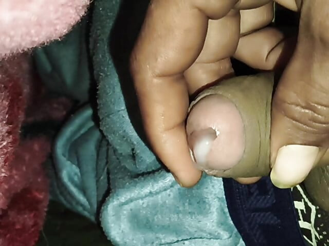 Desi ladka mutthi maarta chodne ke liye kamuk ladki