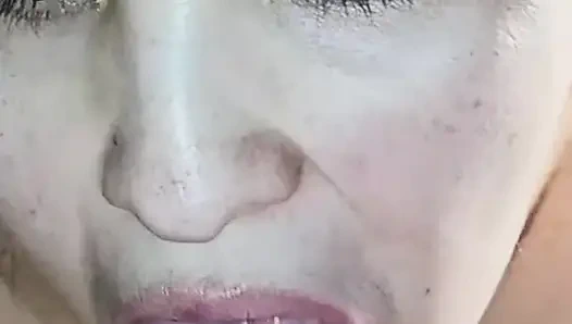 Yeni üvey annem geceleri beni ziyarete geldi ve ağzına gelene kadar bana sakso çekti.