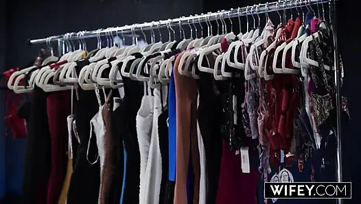 Istri sange sienna rae didobel penetrasi sama suaminya di depan suaminya