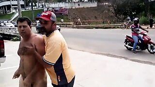 Coroa pelado perfeito invadindo concessionaria em Minas