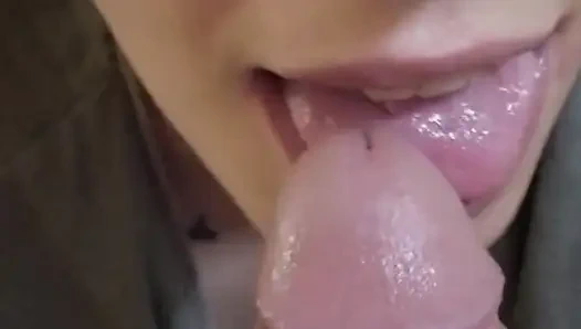 Penggunaan lidah yang benar selama sepong kontol 2