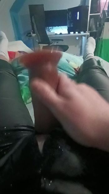 Making myself pregnant with sperm play on leather with realistic dildo