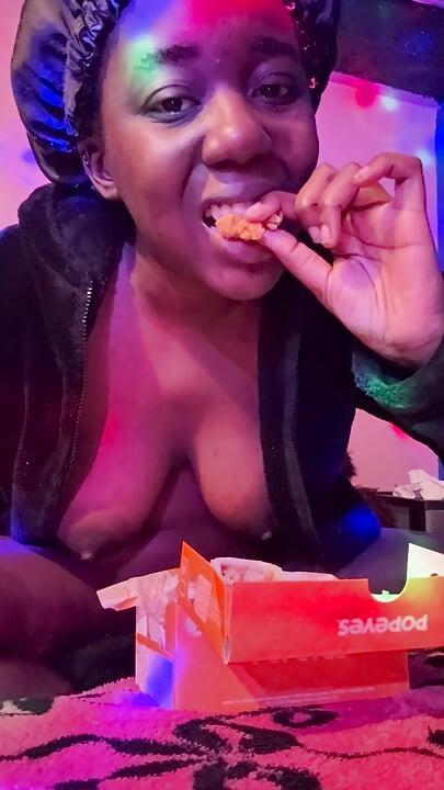 Eating POPEYES Mukbang