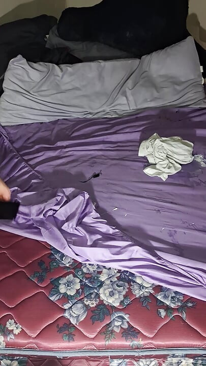 My first time playing with my ass hole and I was able to make it gape wide open and blow slime farts