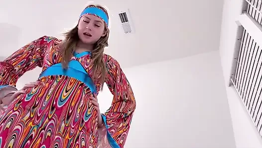 London Evans ' Groovy '60-х великаншей доминирование 4K-видео от первого лица, сжимающаяся фантазия ждет!