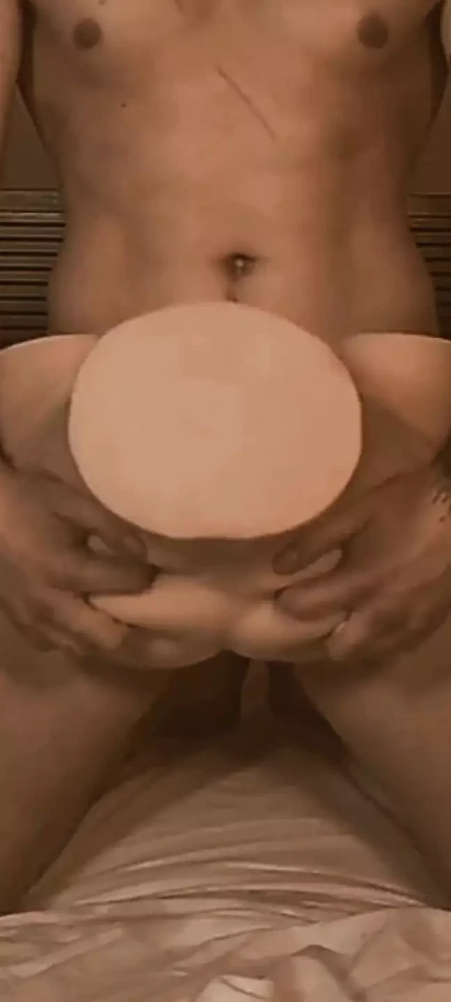 ベッドの上で最高の位置でホットトイクソ。
