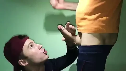 Oğlunu beslemek 2