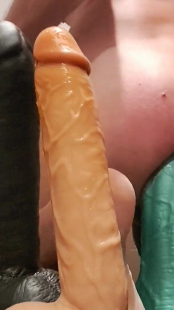 Anal6Slaveはディルドで時間を潰すために少し遊ぶ |クリップ1