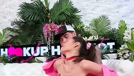 Дилдо в рот Ava Alex и большой член в ее киске!