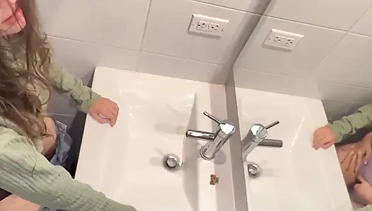 Aksi hot lesbian lesbian yang lagi asik mandi bareks di antara lesbian- lesbian yang lagi mandi