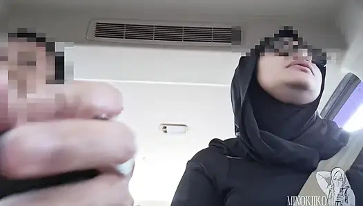 Ofis arabasıyla tesettürlü bir iş arkadaşını şehir dışına çıkarıyor - minokiiko