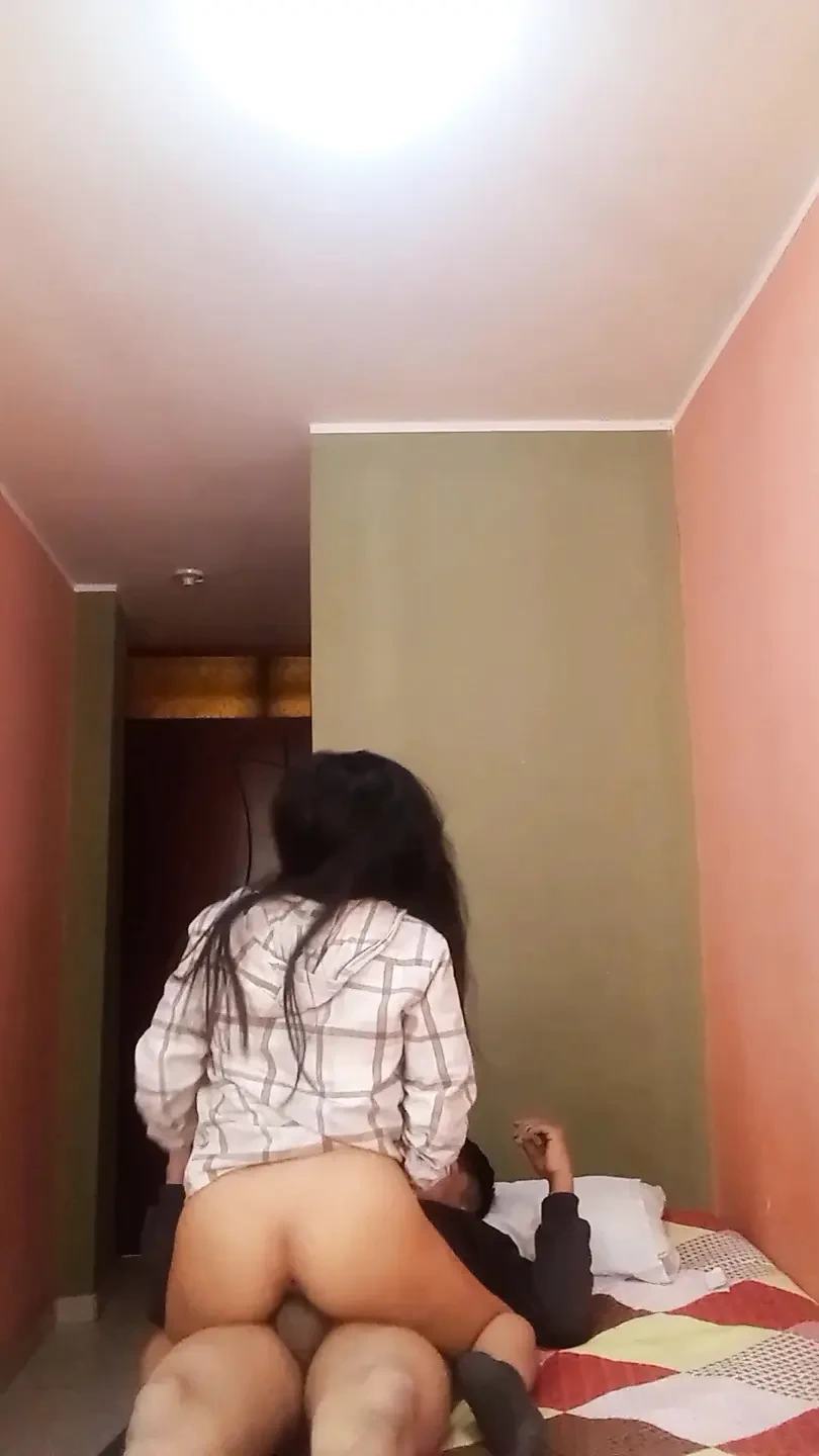 与我最好的朋友意外相遇，摆出了完整的姿势